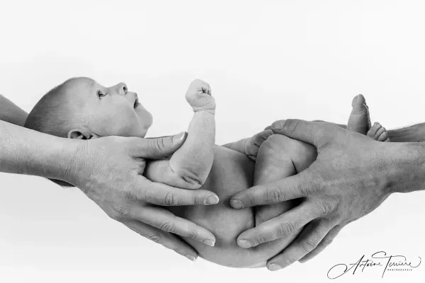 photo-nouveau-ne-noir-et-blanc