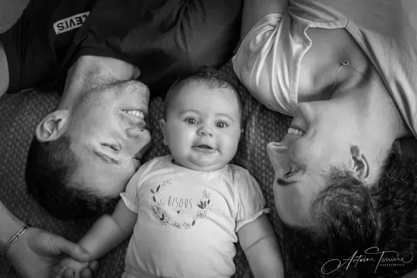 photo-nouveau-ne-noir-et-blanc